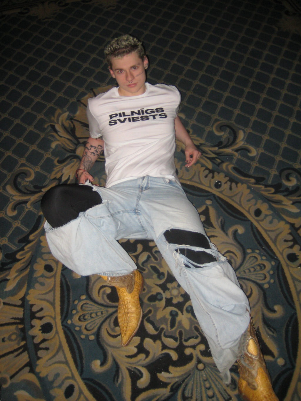 PILNĪGS SVIESTS ②