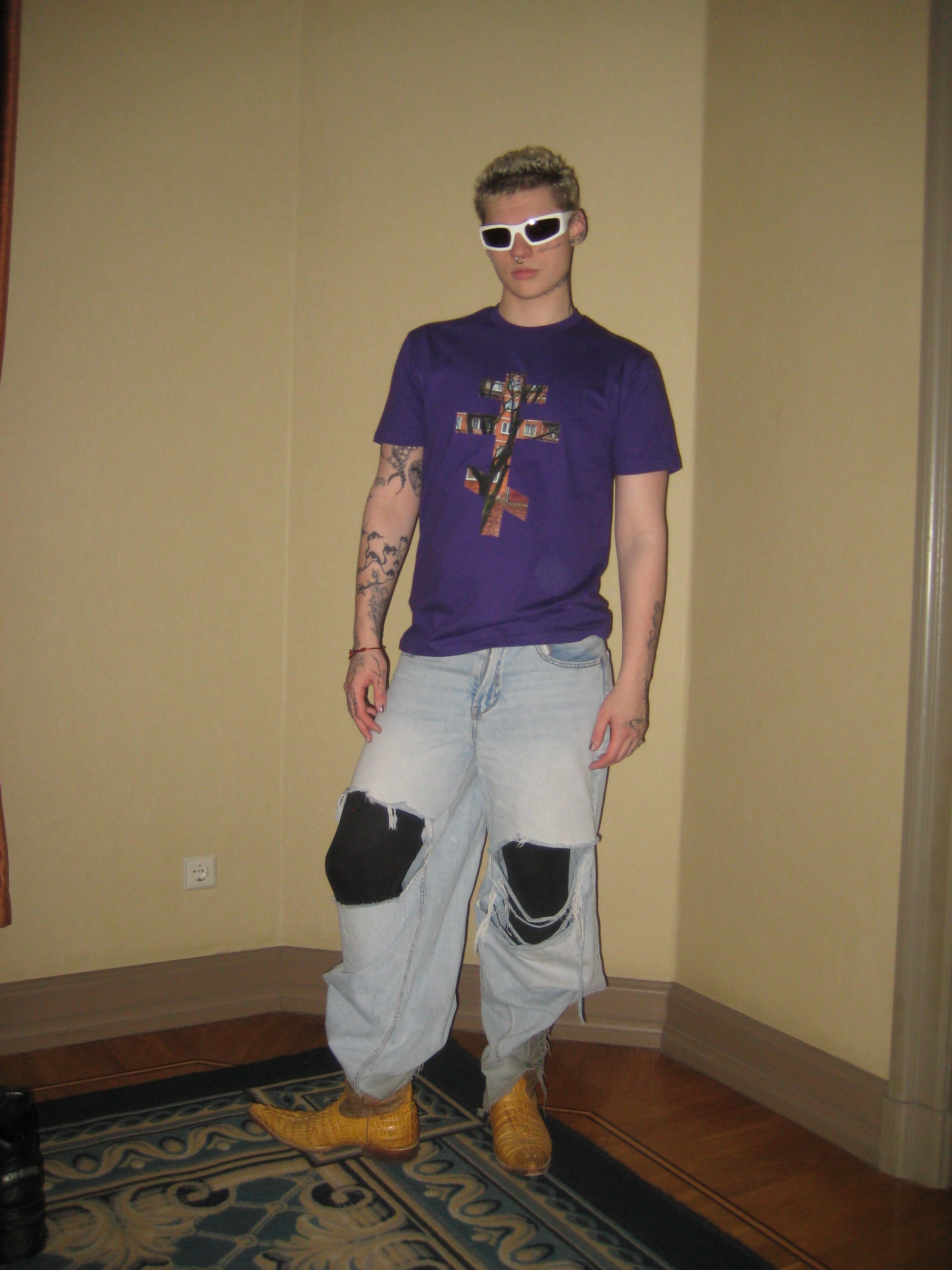 SVIESTS CROSS TEE ②