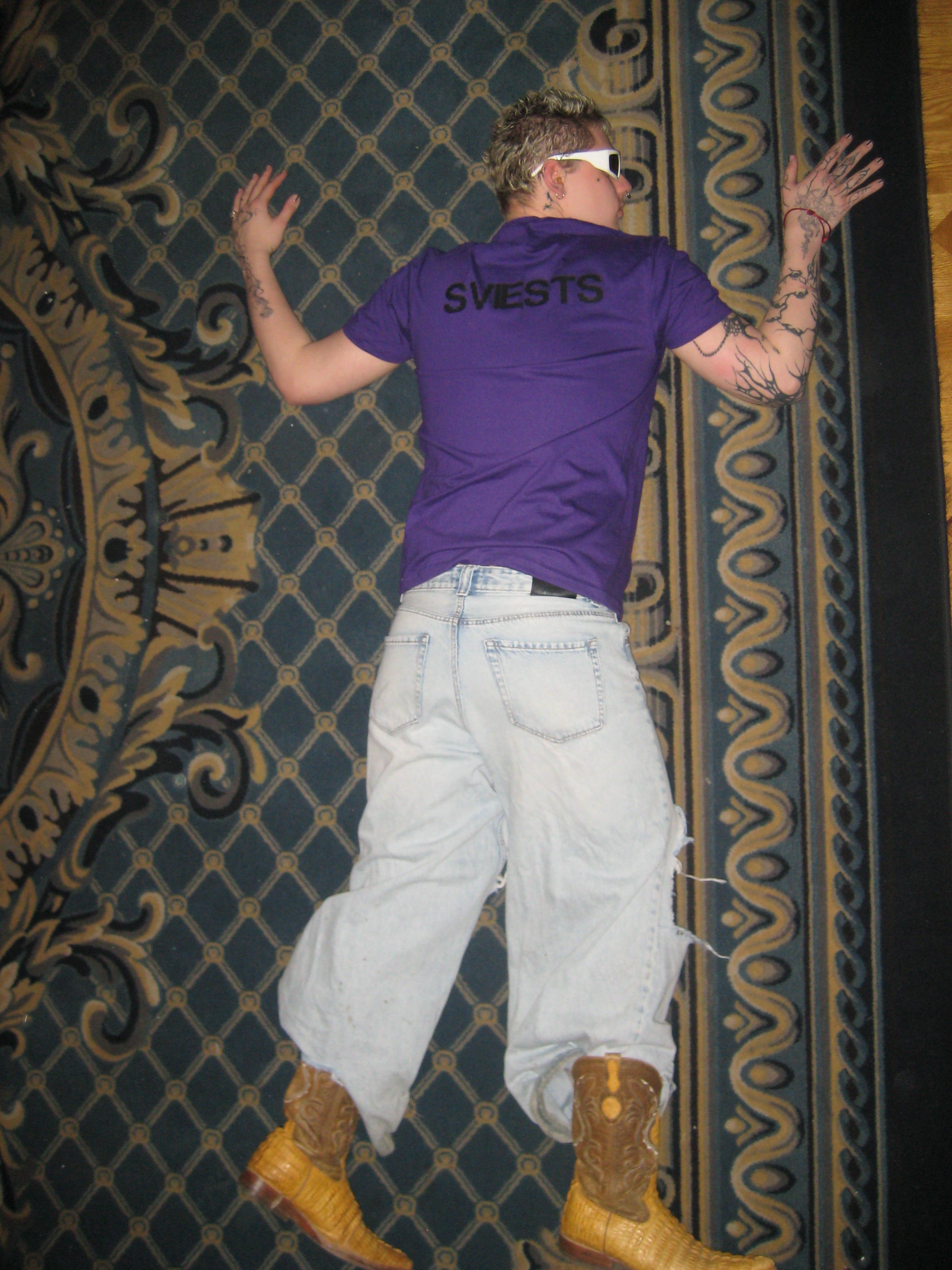 SVIESTS CROSS TEE ②