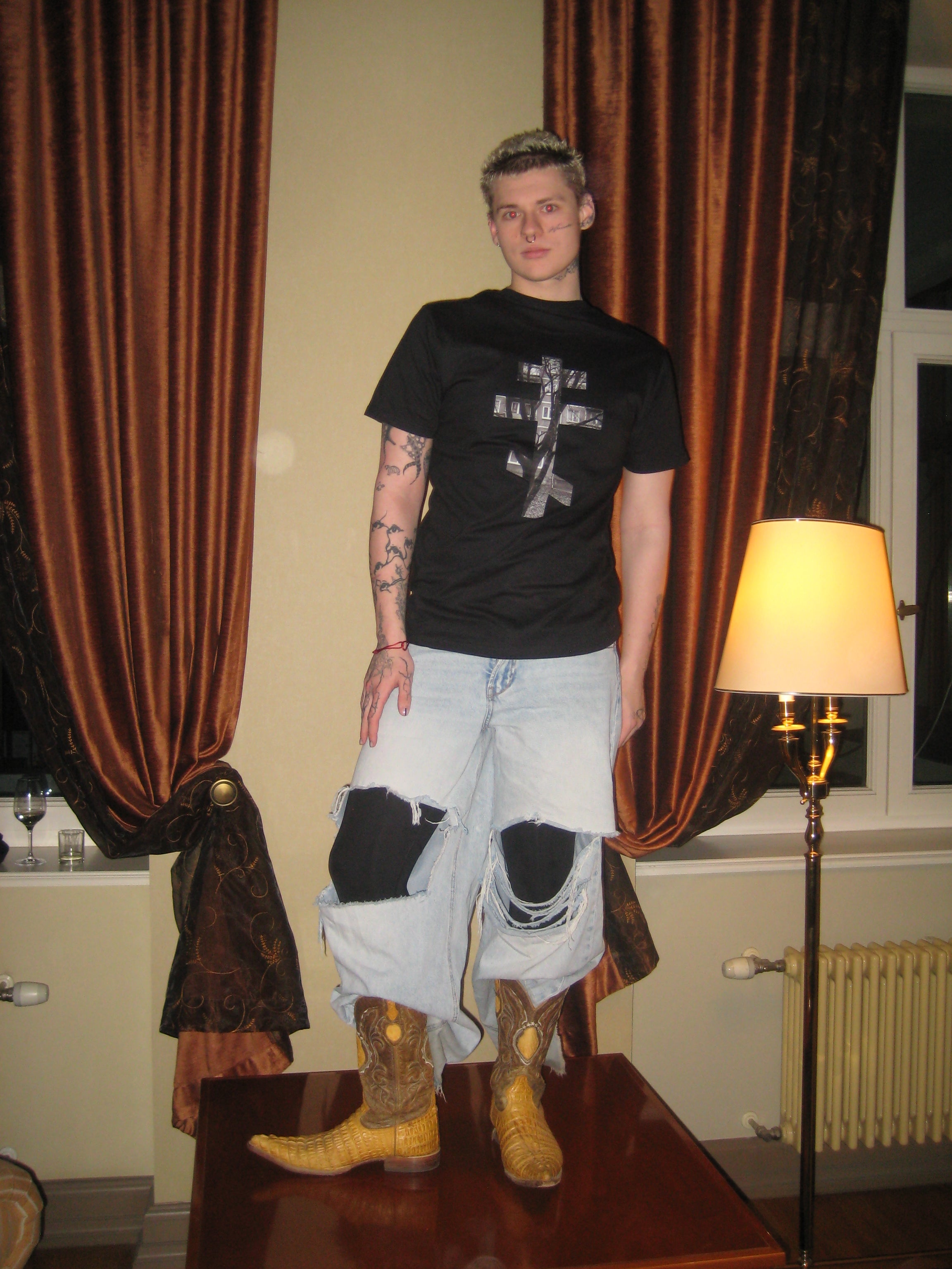 SVIESTS CROSS TEE ①